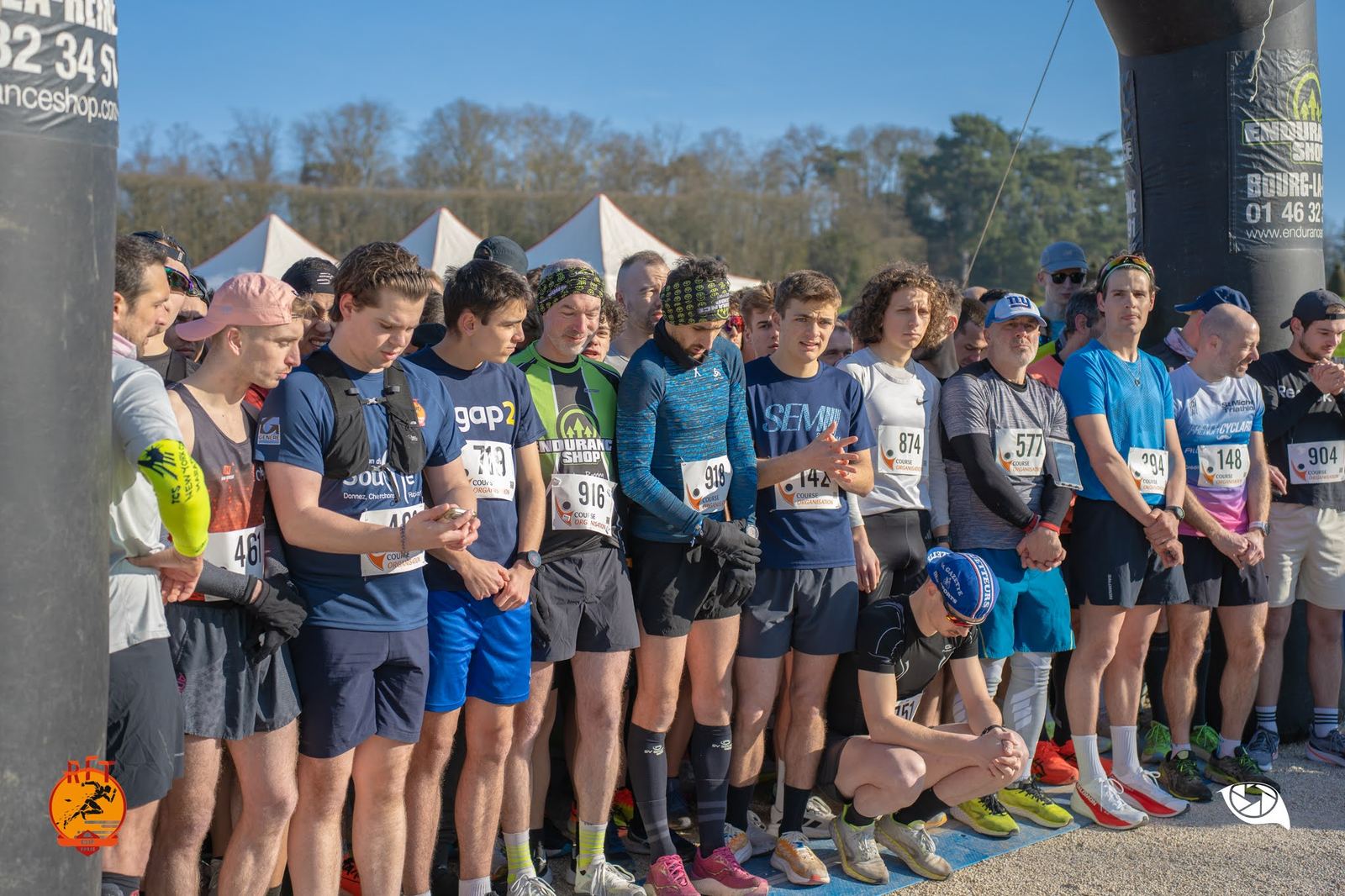 Coureurs sur la ligne de départ